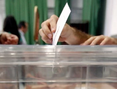 Νέα δημοσκόπηση: Μικρή πτώση της ΝΔ - Στο 5% η διαφορά με ΣΥΡΙΖΑ